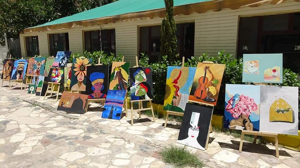 مجددا لتحقيق التميز مراراً و تكراراً بأنامل طلابنا مستوى أول لمادة الرسم الحر2 التي رسمت  و أثبتت الجمال شكلاً و تشكيلاً