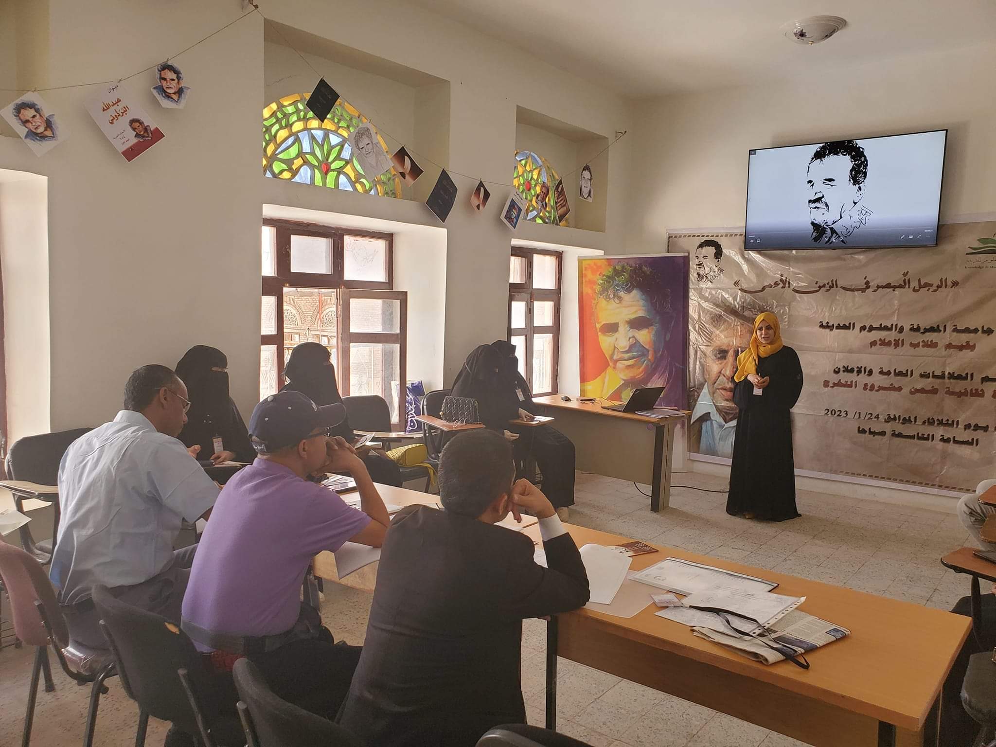 مناقشة بحث تخرج طالبات الاعلام والاتصال الجماهيري تخصص علاقات عامة وإعلان
