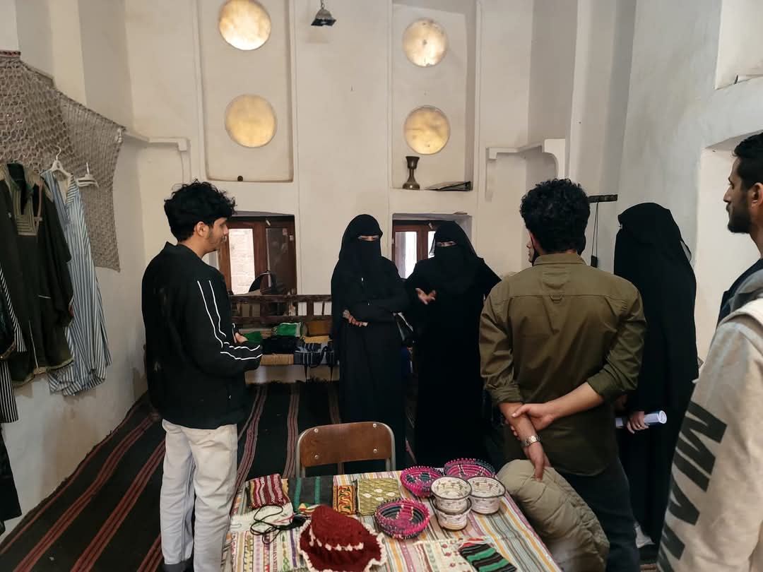 جامعة المعرفة والعلوم الحديثة تنظم نزولا ميدانيا لطلاب الهندسة المعمارية المستوى الرابع الى منطقة صنعاء القديمة