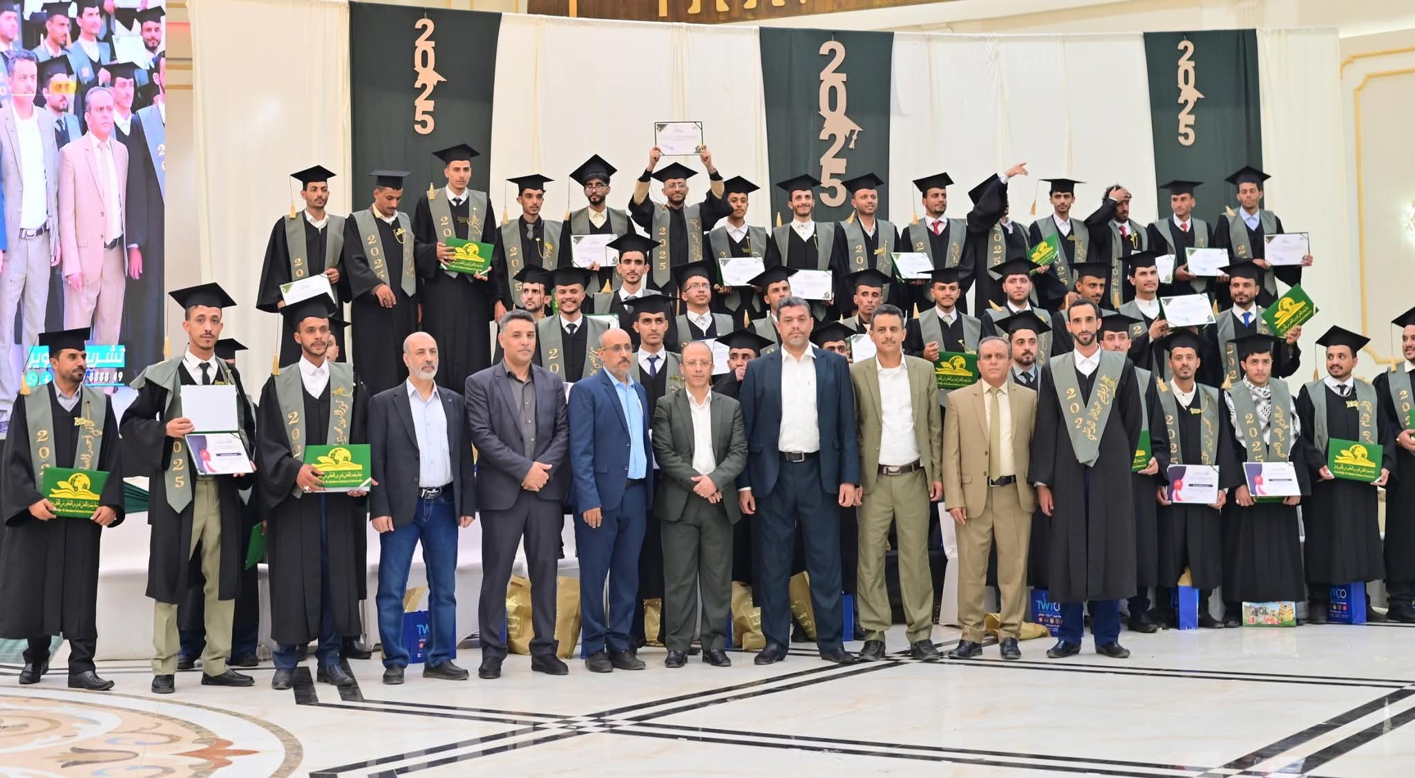 جامعة المعرفة والعلوم الحديثة تحتفل بتخرج الدفعة السادسة  من طلابها وطالباتها من مختلف التخصصات دفعة (عزائم لا تلين ) للعام الجامعي ١٤٤٦هجرية/ ٢٠٢٤ - ٢٠٢٥م. 
