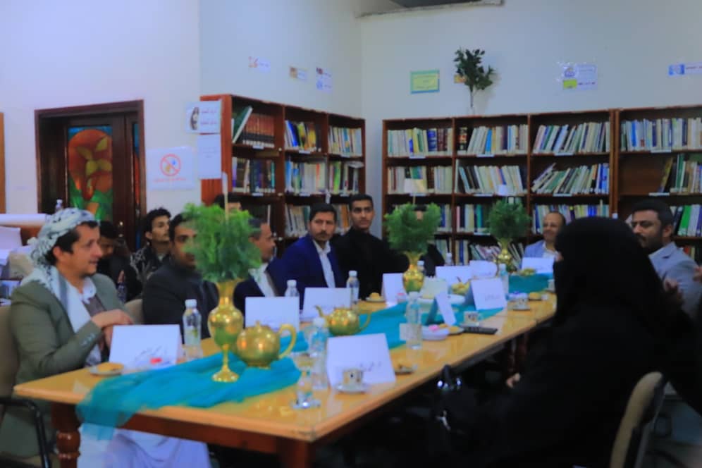 في إطار تعزيز القيم الثقافية والدينية، أقام طلاب جامعة المعرفة والعلوم الحديثة قسم الجرافكس (مستوى ثاني) فعالية تحت عنوان (ذكرى ميلاد الإمام علي عليه السلام)  وذلك كنشاط عملي  لماده مهارات الاتصال في إطار ربط الجانب النظري بالجانب العملي بما يتناسب مع متطلبات الحياة العمليه. 