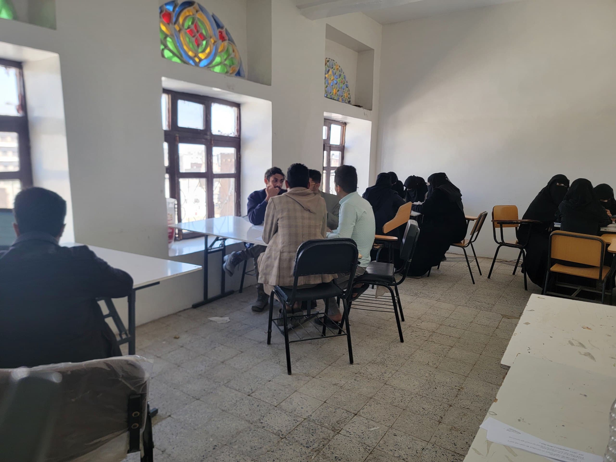 طلاب المستوى الرابع تخصص تقنية معلومات يخوضون تجربة استشارية محكَّمة في ورشة عمل تطبيقية لمقرر "الحوسبة المؤسسية"بإشراف أستاذة المقرر م/خديجة النشاد
