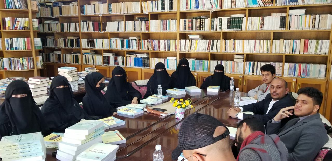 طلاب جامعة المعرفة والعلوم الحديثة ينظمون زيارة تطبيقية لمجلس النواب