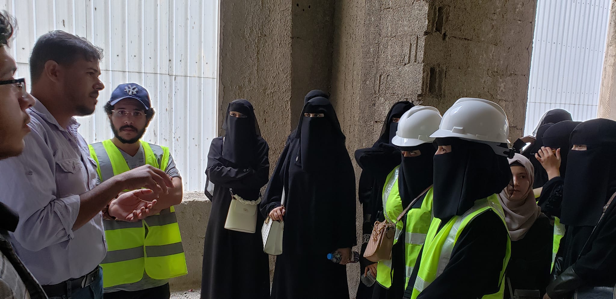 نظَّم قسمي الهندسة المعمارية والتصميم الداخلي بجامعة المعرفة والعلوم الحديثة زيارةً ميدانيةً لطلبة المستوى الثالث والرابع إلى شركة الضياني
