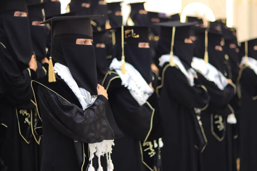 تدشين مناقشة أبحاث التخرج للطلبة الخريجين